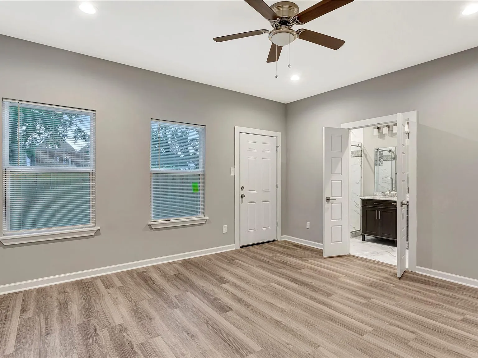 3 bed, 2.0 bath, 1295 sqft, $2,095 — Photo 4