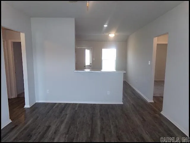 1304 Yarrow Dr — Photo 3