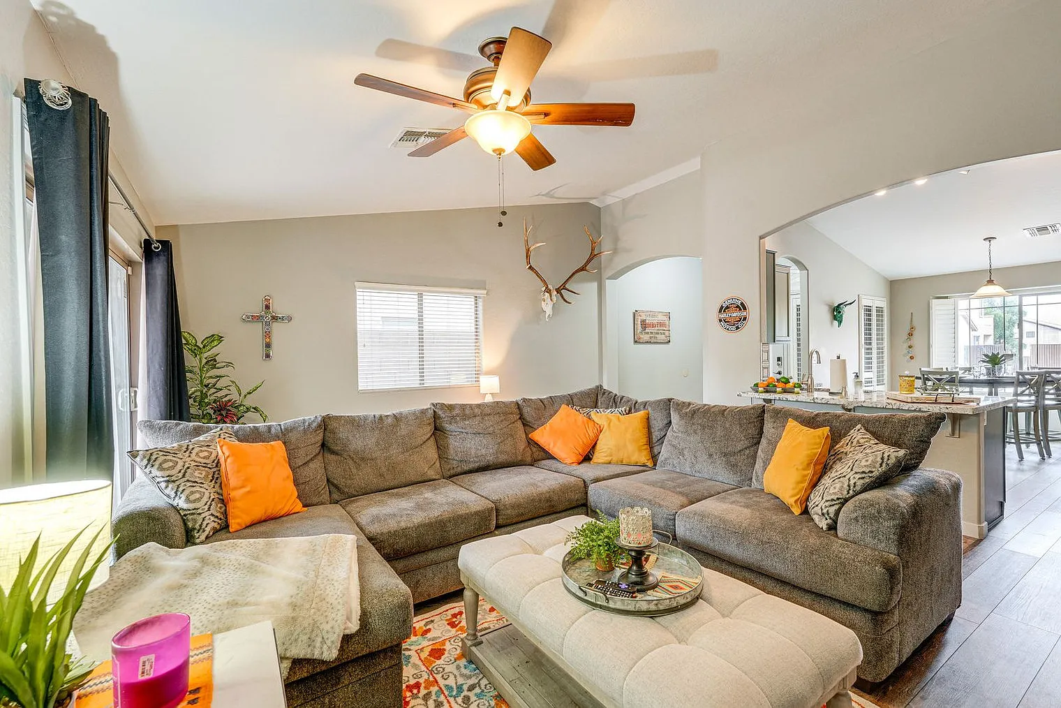3 bed, 2.0 bath, 1593 sqft, $3,496 — Photo 2