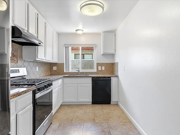 31601 Avenida Maravilla — Photo 3