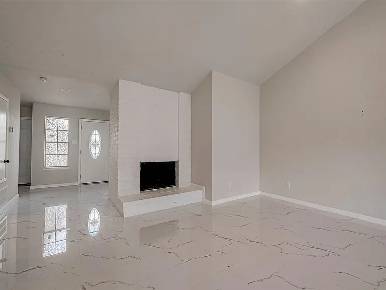 12055 Fairpoint Dr — Photo 41