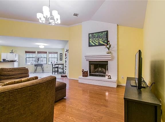 3rd image of 826 Thousand Oaks Loop