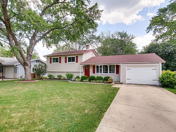 2nd image of 22W471 Burr Oak Dr