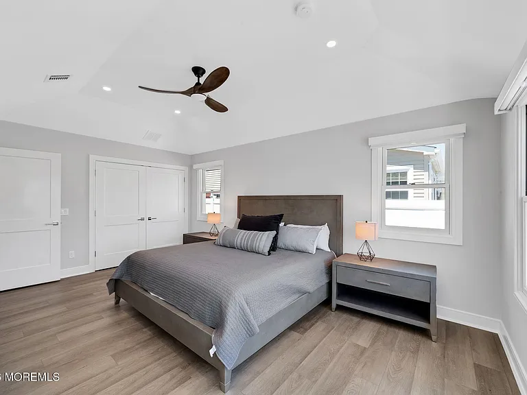 347 Bay Ln — Photo 31