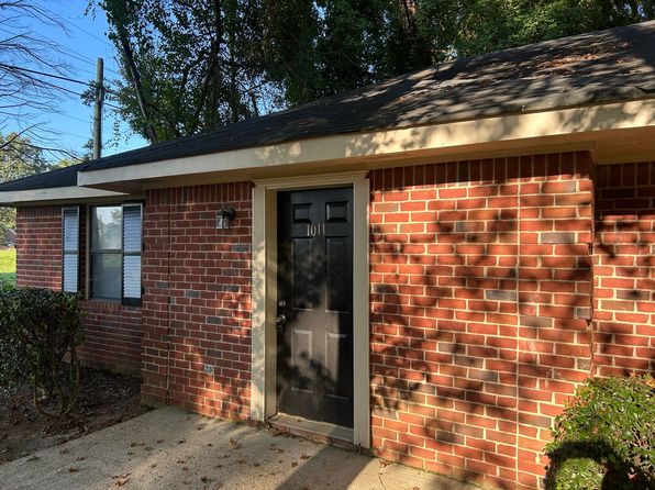 1011 Wellington Dr