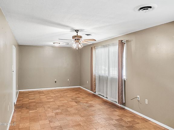 2nd image of 3302 Cherrywood Dr