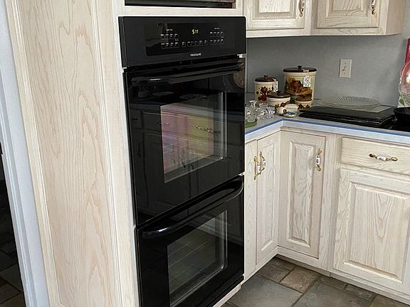 2nd image of 3922 Kenwood Dr