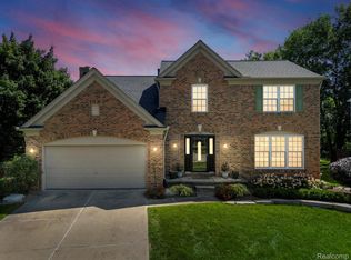 1139 Arms Ct, Rochester Hills, MI 48307