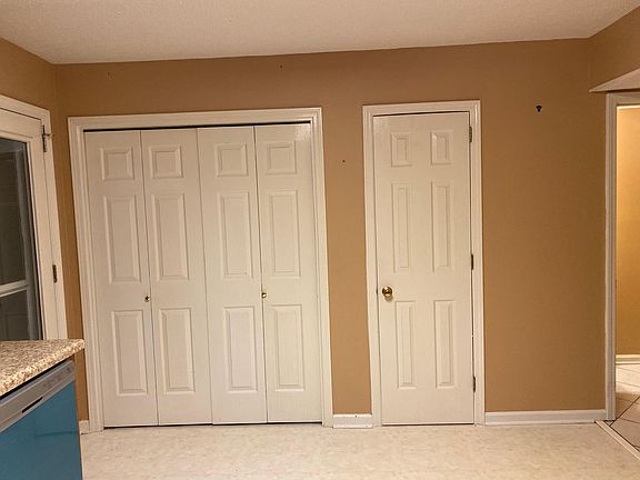 3rd image of 4745 Cheshire Cir