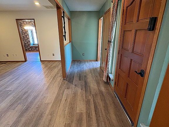 5th image of 2400 Southlawn Pl