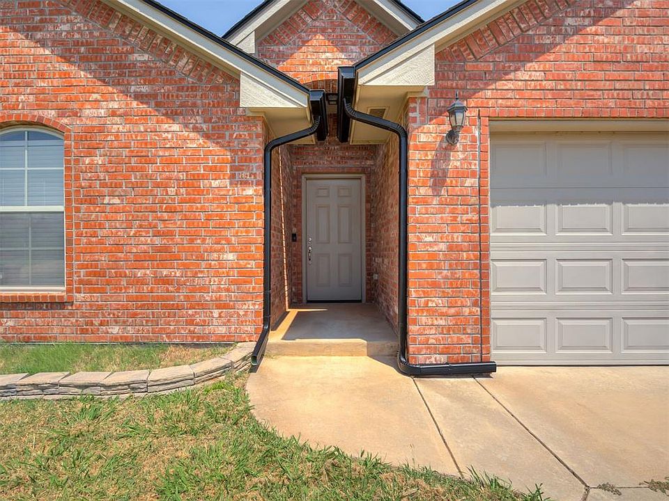 1st image of 725 NW 121st Ter