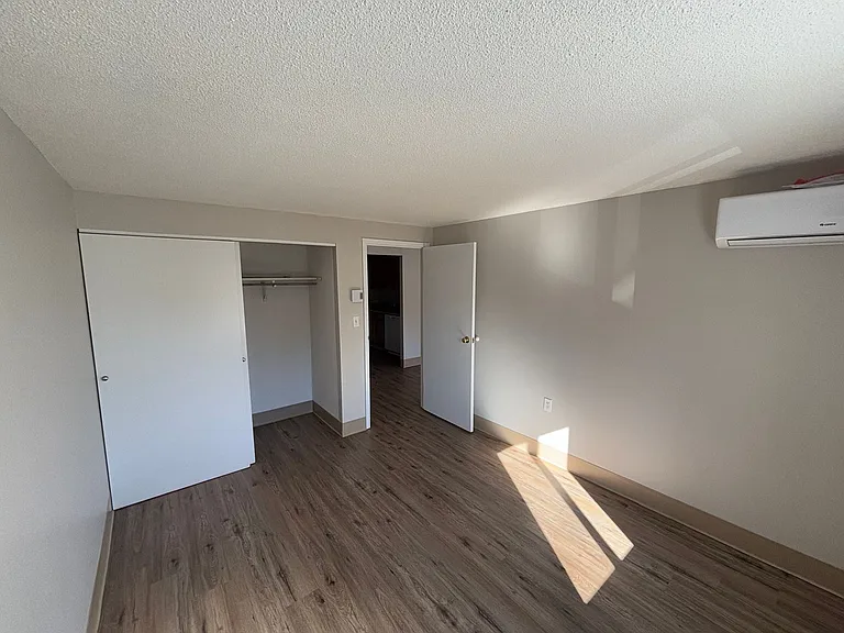 550 Walnut St — Photo 6