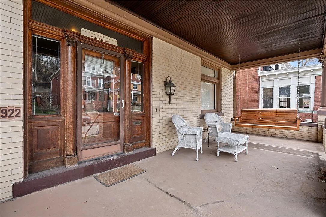 4 bed, 2462 sqft, $2,600 — Photo 3
