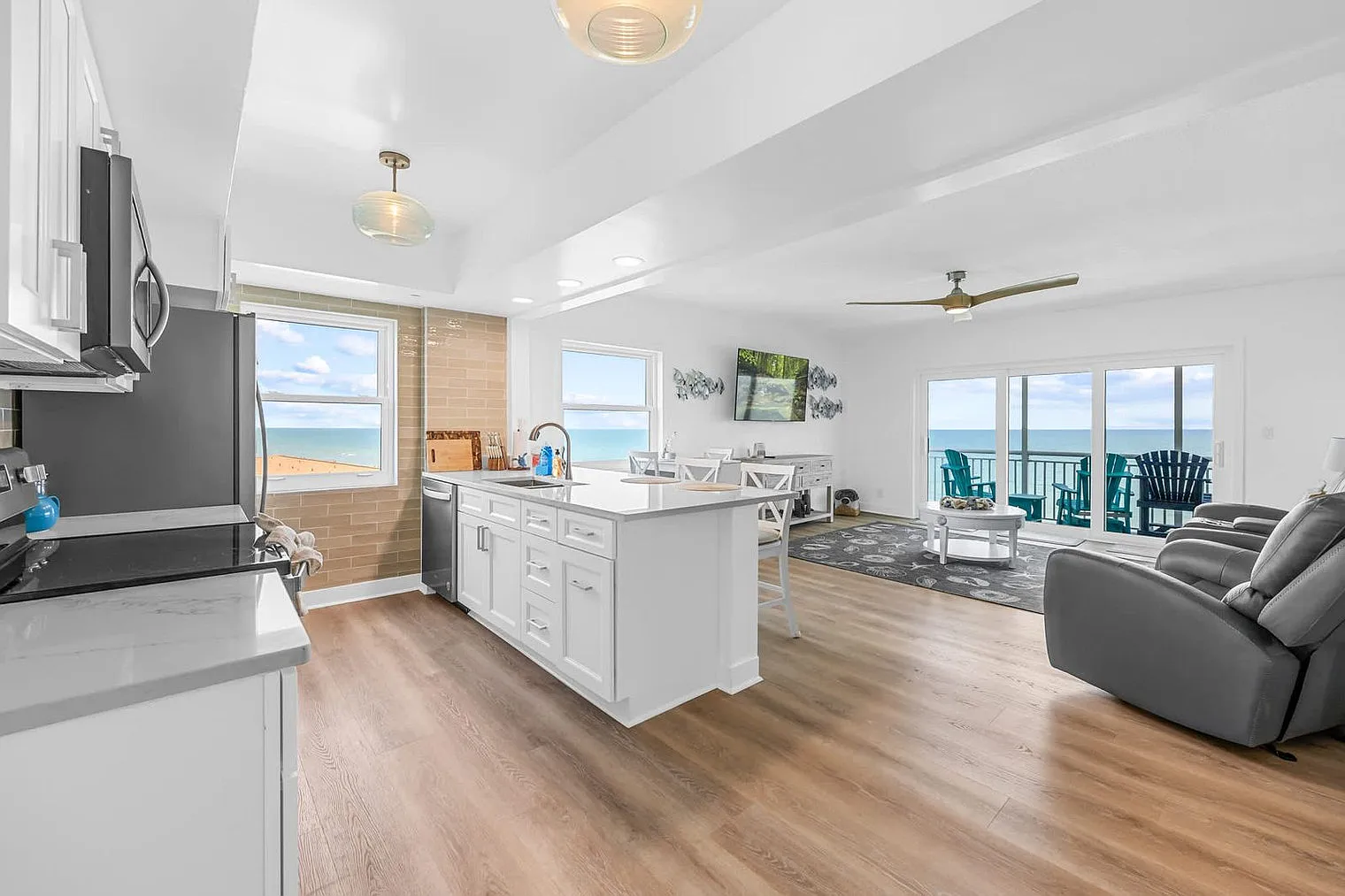 1 bed, 1.0 bath, $4,317 — Photo 2