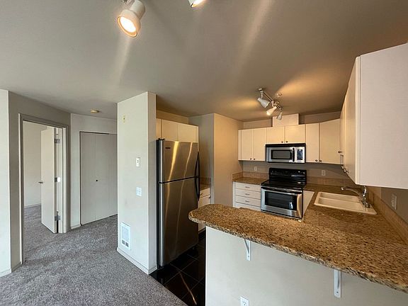 3rd image of 323 Queen Anne Ave N APT 405
