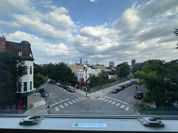 3rd image of 1446 W Erie St #3A