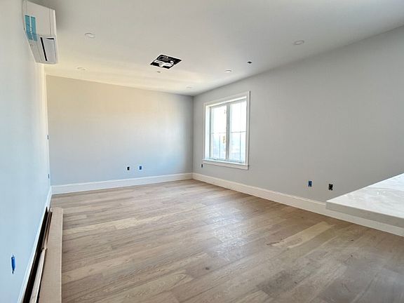 5th image of 423 Market St #202