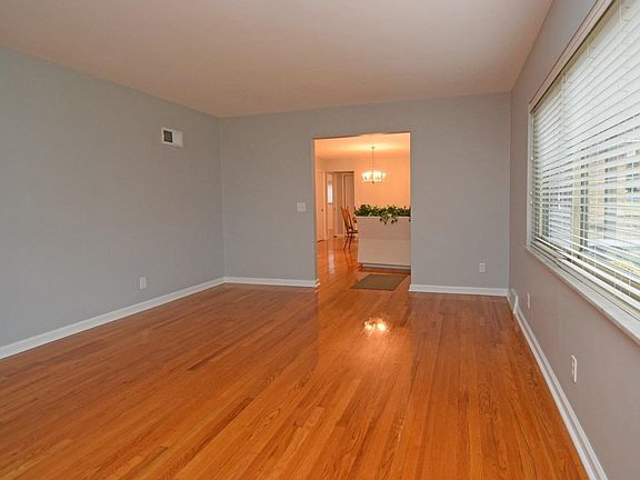 5th image of 1327 Hollywood Ave