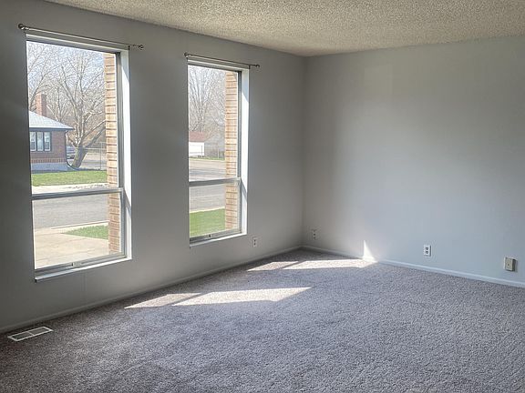 4th image of 1265 E Crandall Ave #1267