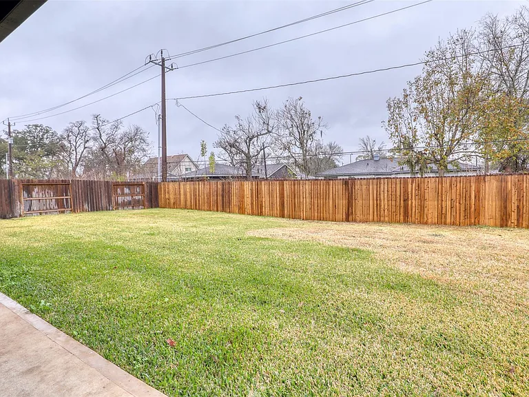 420 Magnolia St — Photo 11