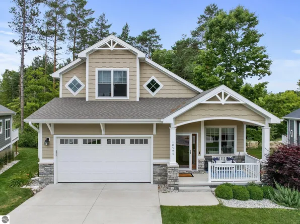 10593 Camrose Cir, Traverse City, MI 49684