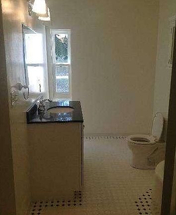 5th image of 5613 S Harcourt Ave