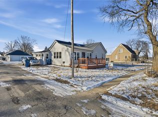 312 S Main St, Monticello, IA 52310