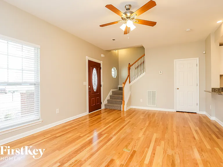 1431 Bern Dr — Photo 2