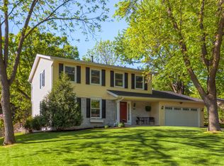 12575 Tussock Ct, Eden Prairie, MN 55344