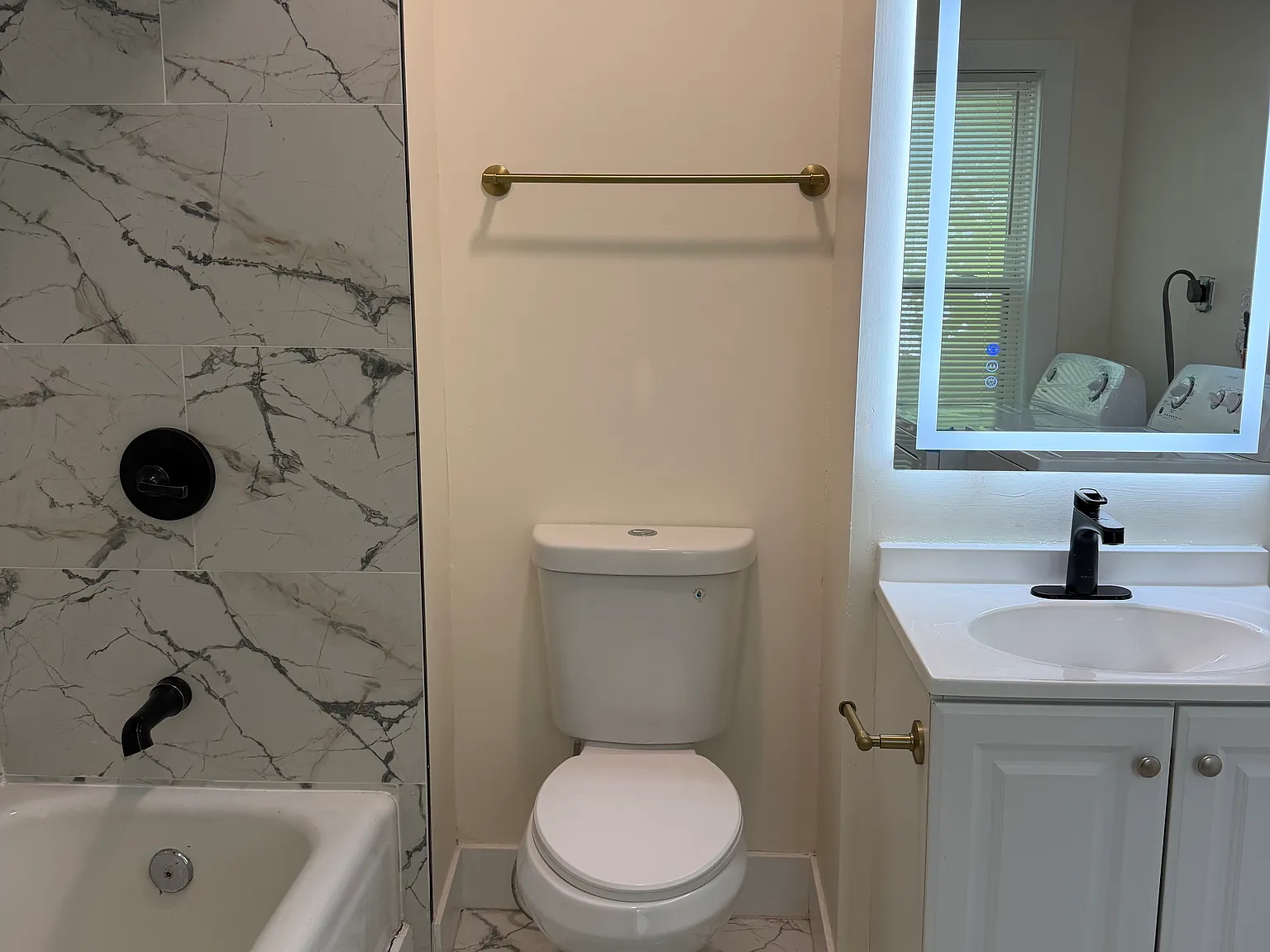 11 bed, 4100 sqft, $9,075 — Photo 4