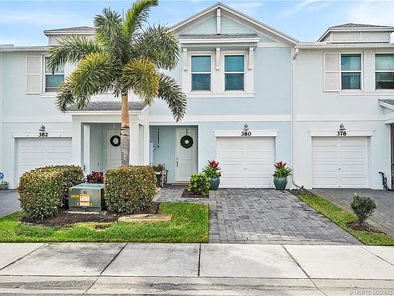 3rd image of 380 SE Sea Hunt Way