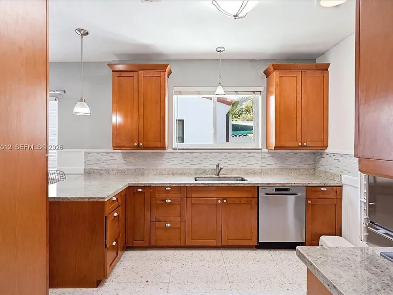155 SW 28th Rd — Photo 9