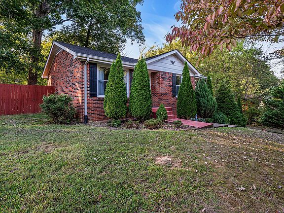 2nd image of 637 Linda Ln
