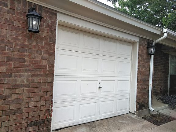 2nd image of 841 Woodhaven Ln