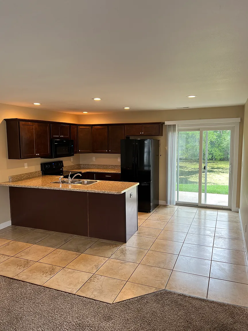 1431 Winsor Dr photo 1