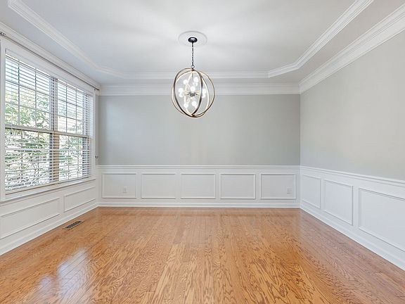 5th image of 1304 Avery Park Ln