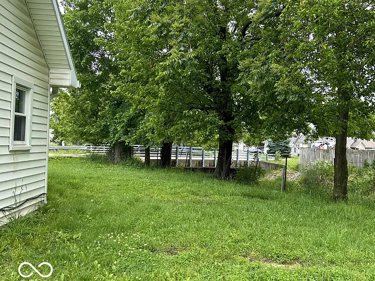 814 Powell St — Photo 31