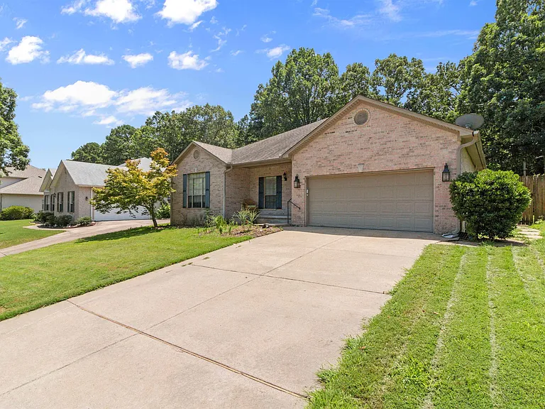 13717 Napoleon Rd — Photo 2