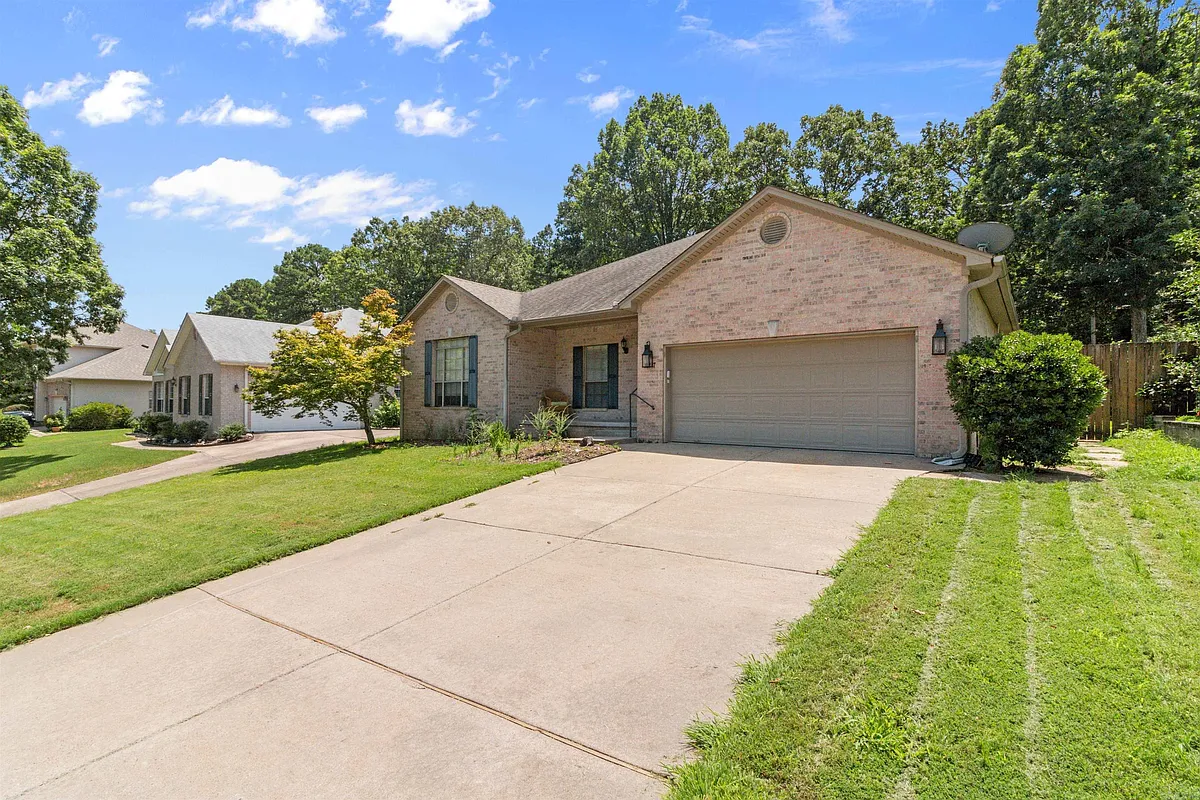 Building Photo - 13717 Napoleon Rd
