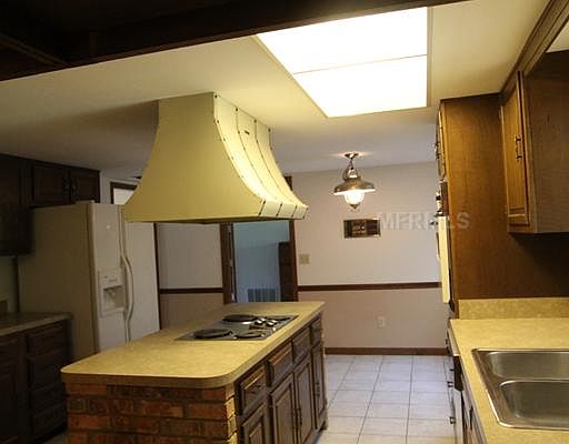 3rd image of 1906 N Kingway Dr