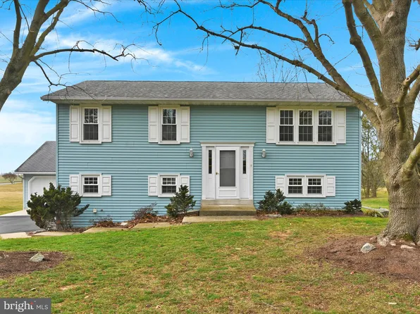 246 Scott Ave, Mount Joy, PA 17552