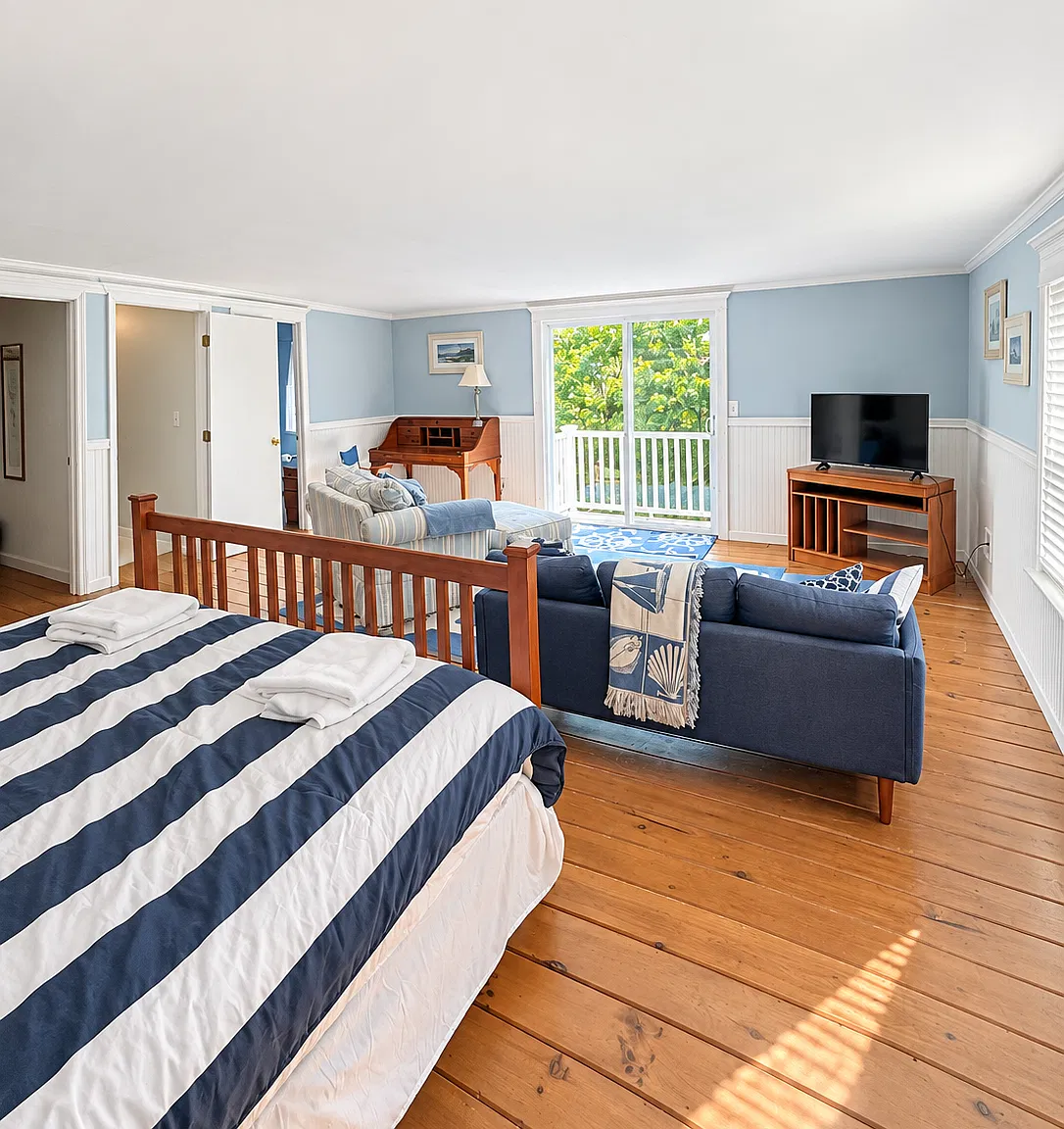 7 bed, 3128 sqft, $2,200 — Photo 3