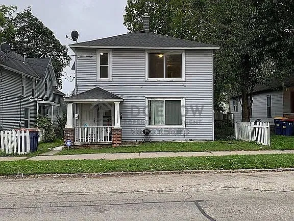 2 bed, 1.0 bath, $1,300 — Photo 1