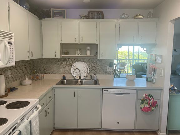 Kitchen w/SW sea salt cabinets