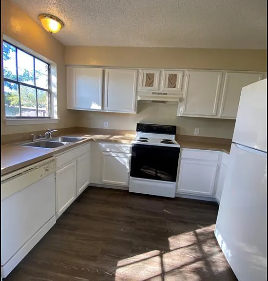 213 Vista Way — Photo 3