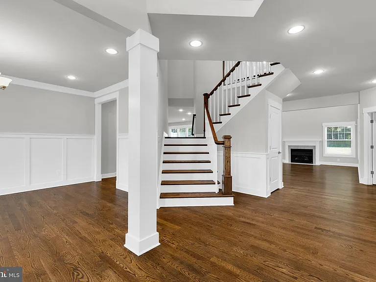 2233 N Underwood St — Photo 7
