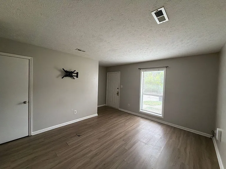 5914 Aftonshire Dr — Photo 3