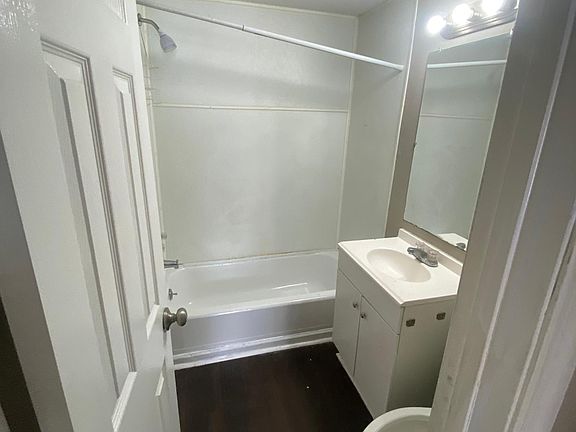 5th image of 202 E Wotring St #202