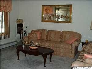 4th image of 7 Bennington Dr