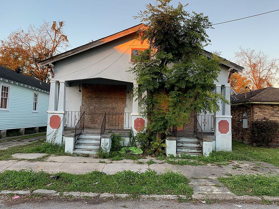 1st image of 6123 Burgundy St